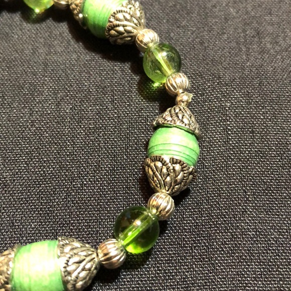 Green and silver colored bracelet - Picture 3 of 6